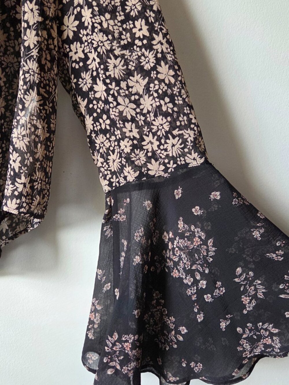 EUC FREE PEOPLE DITSY FLORAL ROMANTIC BOHO TOP SIZE XS - Picture 9 of 15